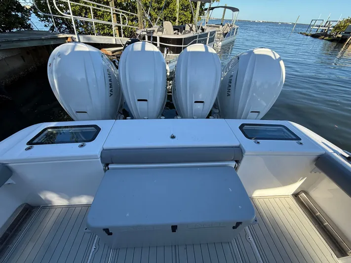  Yacht Photos Pics 2021 EVERGLADES 435 CC - Image 21