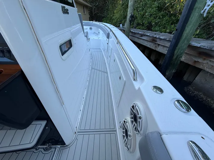  Yacht Photos Pics 2021 EVERGLADES 435 CC - Image 31