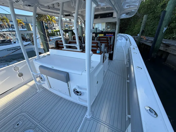  Yacht Photos Pics 2021 EVERGLADES 435 CC - Image 24