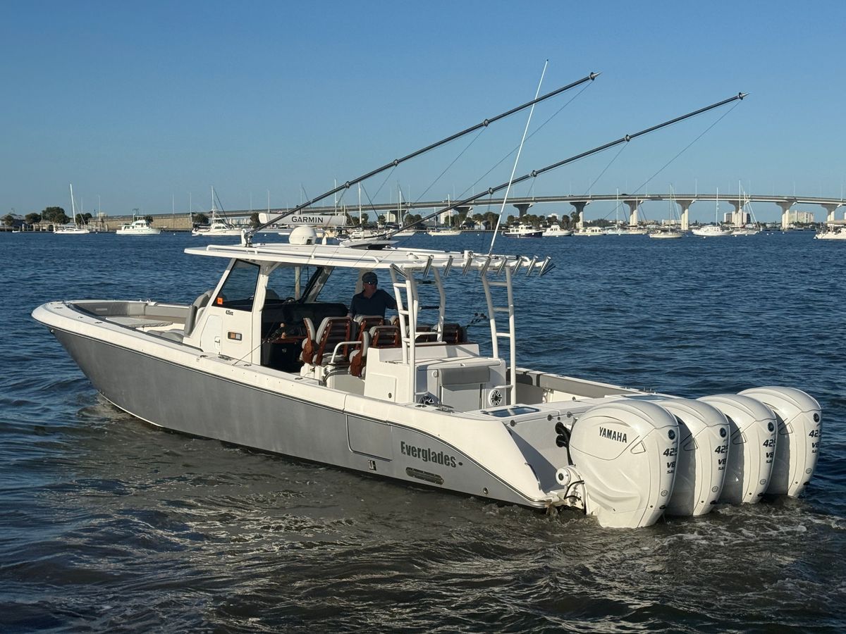2021 Everglades 43 
