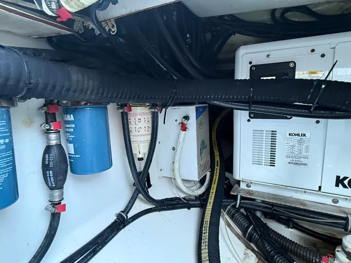  Yacht Photos Pics 2021 EVERGLADES 435 CC - Image 49