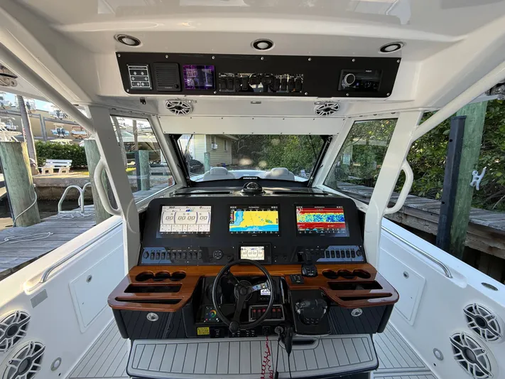  Yacht Photos Pics 2021 EVERGLADES 435 CC - Image 12