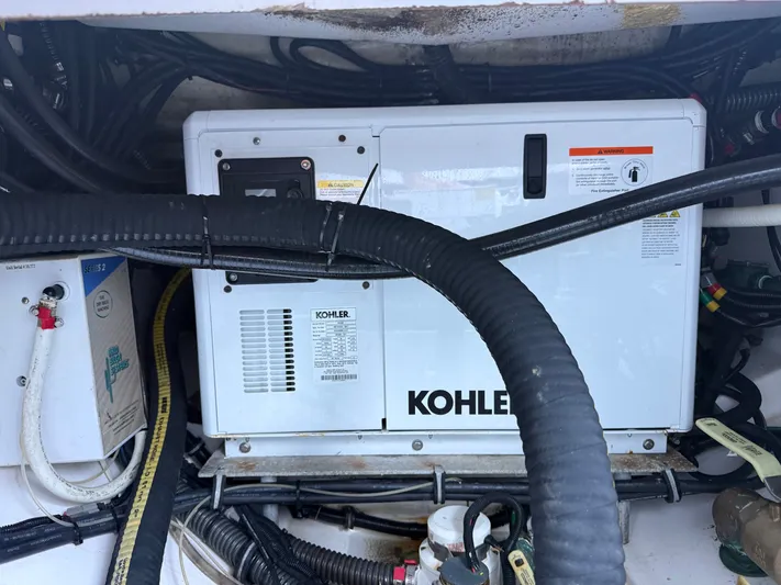  Yacht Photos Pics 2021 EVERGLADES 435 CC - Image 46