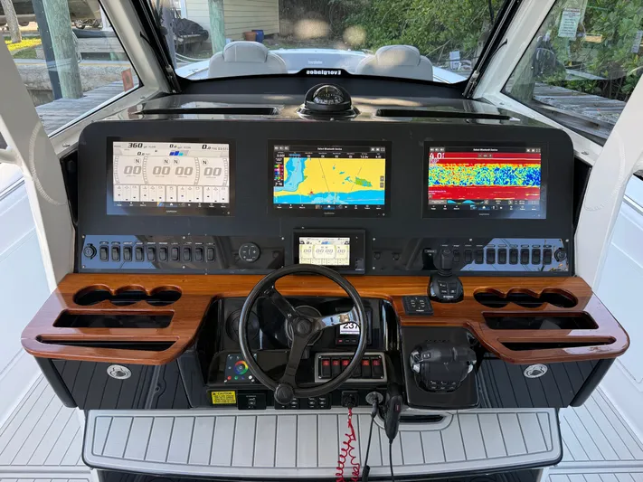  Yacht Photos Pics 2021 EVERGLADES 435 CC - Image 13