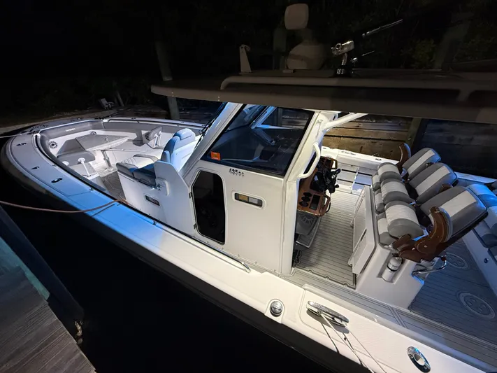  Yacht Photos Pics 2021 EVERGLADES 435 CC - Image 56