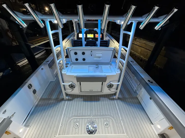  Yacht Photos Pics 2021 EVERGLADES 435 CC - Image 60