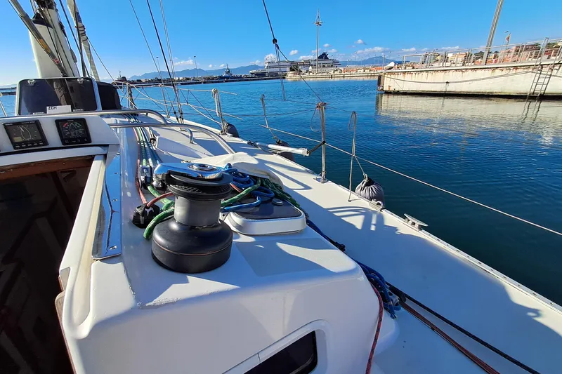  Yacht Photos Pics 1999 J Boats J/120 sailboat deck with winch, docked in a sunny marina.