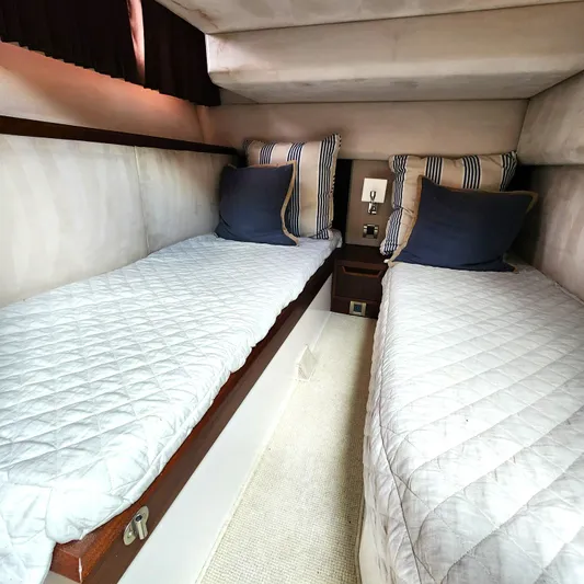 Makers Time Yacht Photos Pics Twin beds in the 2018 Galeon 430 HTC yacht cabin with striped pillows.