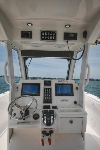 2014 Everglades 325 Center Console
