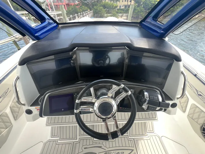 Seaventures Yacht Photos Pics MTI 42 Seaventures-Helm