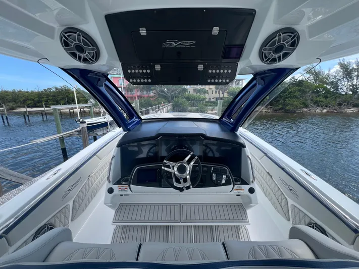 Seaventures Yacht Photos Pics MTI 42 Seaventures-Helm