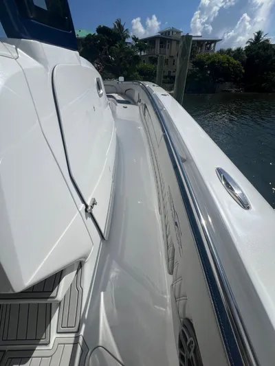 Seaventures Yacht Photos Pics MTI 42 Seaventures-Hull