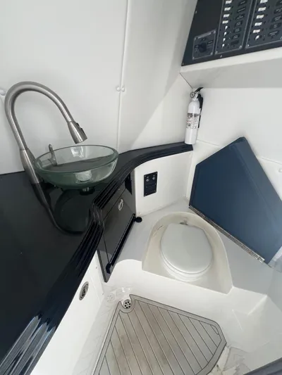 Seaventures Yacht Photos Pics MTI 42 Seaventures-Head