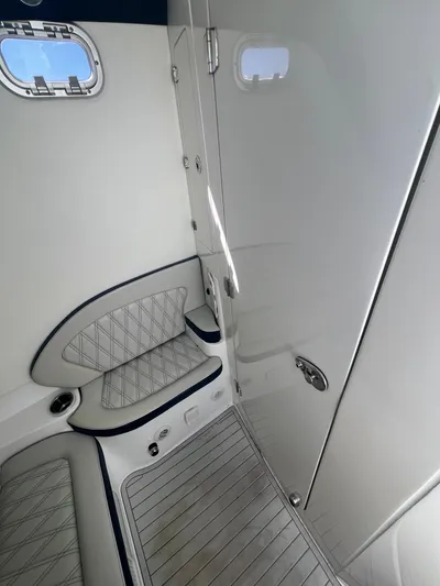 Seaventures Yacht Photos Pics MTI 42 Seaventures-Head