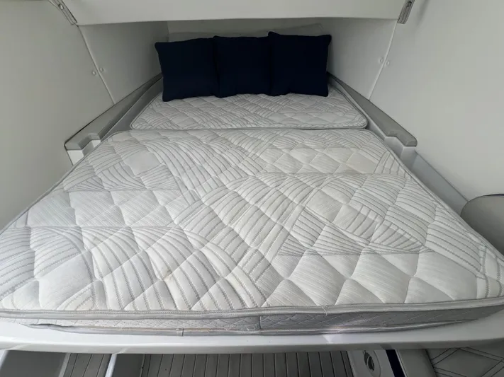 Seaventures Yacht Photos Pics MTI 42 Seaventures-Cabin