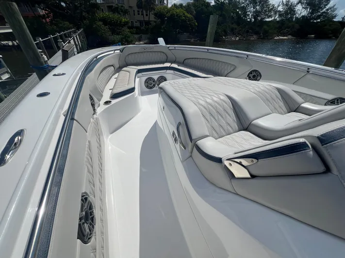 Seaventures Yacht Photos Pics MTI 42 Seaventures-Hull Seating