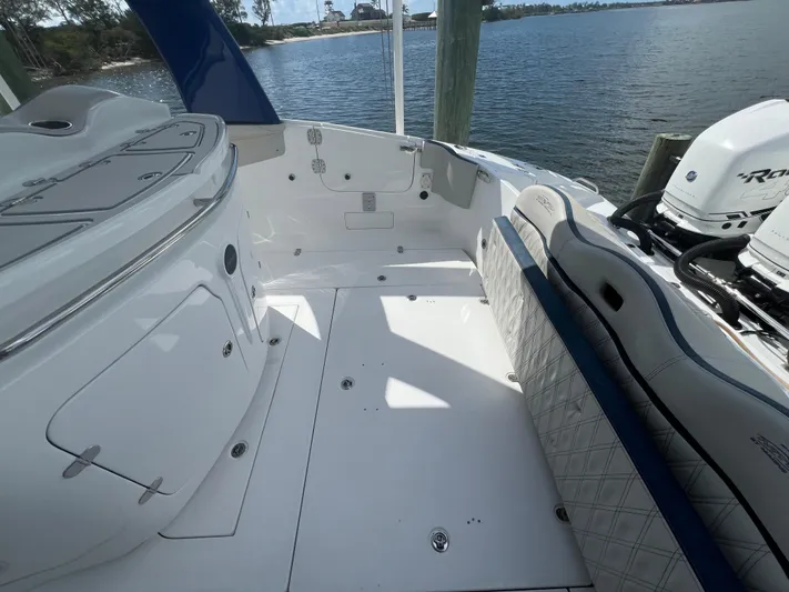 Seaventures Yacht Photos Pics MTI 42 Seaventures-Cockpit