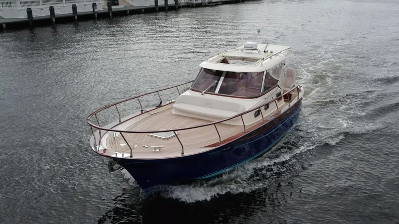 Fratelli Aprea Sorrento 32 Yacht Photos Pics 2023 Fratelli Aprea Sorrento Cabinatto 32 cruising on water.