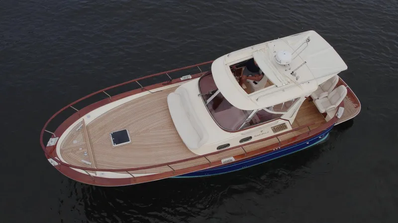 Fratelli Aprea Sorrento 32 Yacht Photos Pics 2023 Fratelli Aprea Sorrento Cabinatto 32 luxury boat on water.