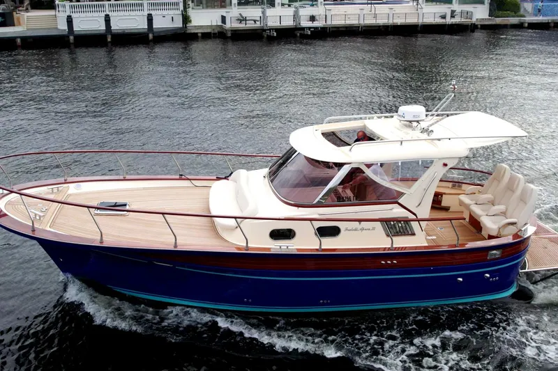 Fratelli Aprea Sorrento 32 Yacht Photos Pics 2023 Fratelli Aprea Sorrento Cabinatto 32 cruising on water.