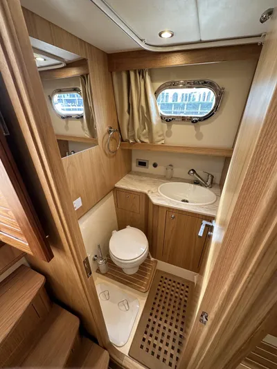 Fratelli Aprea Sorrento 32 Yacht Photos Pics Luxurious bathroom in 2023 Fratelli Aprea Sorrento Cabinatto 32 yacht.