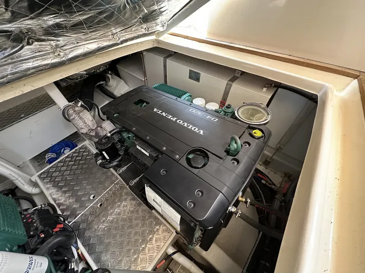 Fratelli Aprea Sorrento 32 Yacht Photos Pics Engine compartment of 2023 Fratelli Aprea Sorrento Cabinatto 32 with Volvo Penta engine.