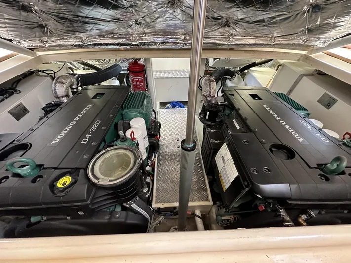 Fratelli Aprea Sorrento 32 Yacht Photos Pics 2023 Fratelli Aprea Sorrento Cabinatto 32 engine compartment with dual Volvo Penta D4-320 engines.
