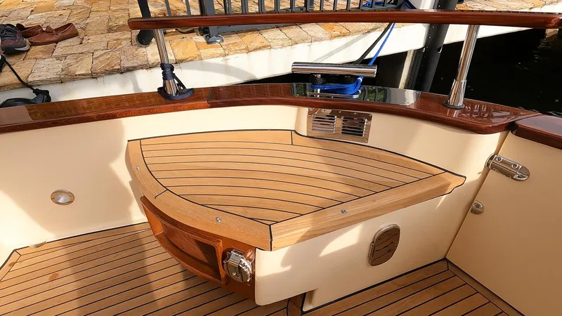 Fratelli Aprea Sorrento 32 Yacht Photos Pics Fratelli Aprea Sorrento Cabinatto 32, 2023 model, teak deck and seating area.