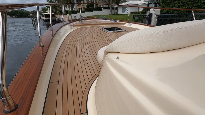 Fratelli Aprea Sorrento 32 Yacht Photos Pics 2023 Fratelli Aprea Sorrento Cabinatto 32 yacht deck with teak wood finish.