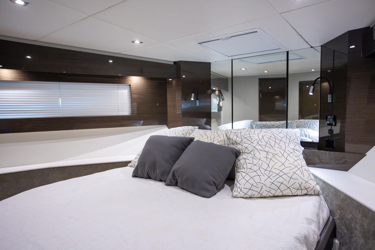 2019 Cruisers Yachts 50 