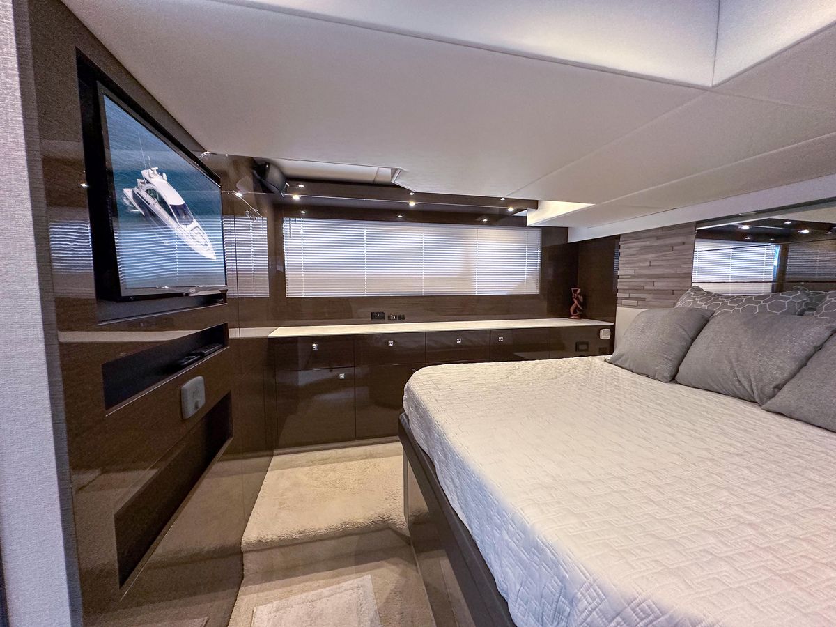 2019 Cruisers Yachts 50 