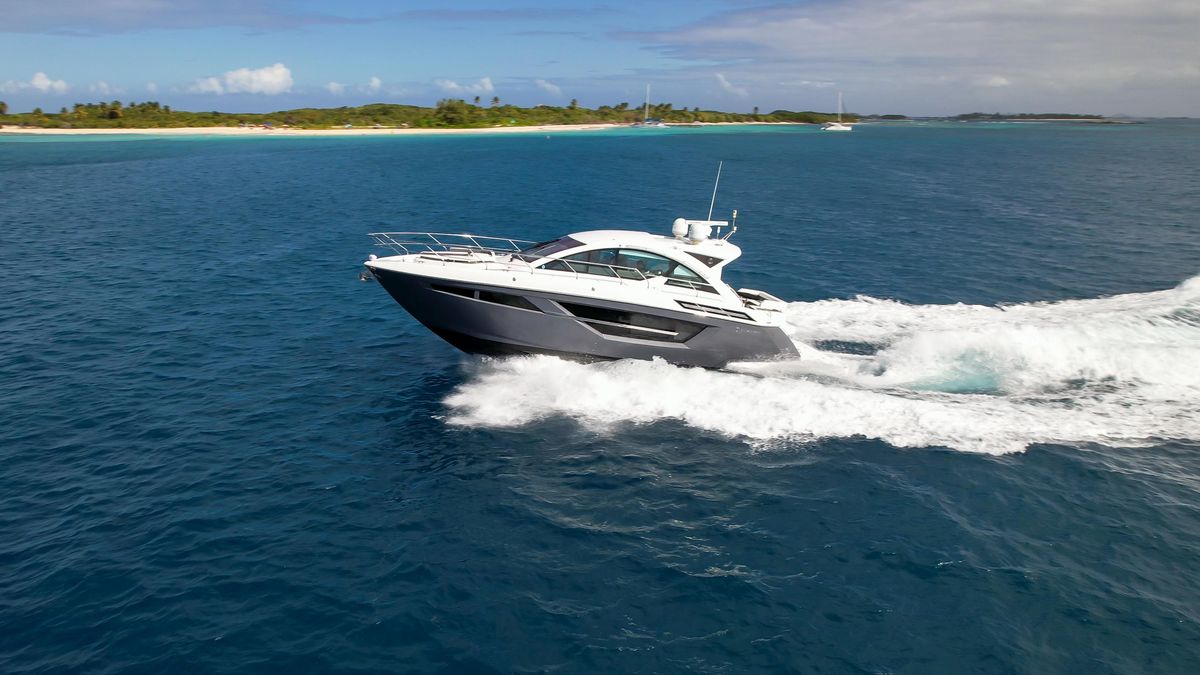 2019 Cruisers Yachts 50 