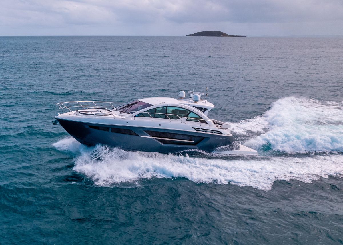 2019 Cruisers Yachts 50 