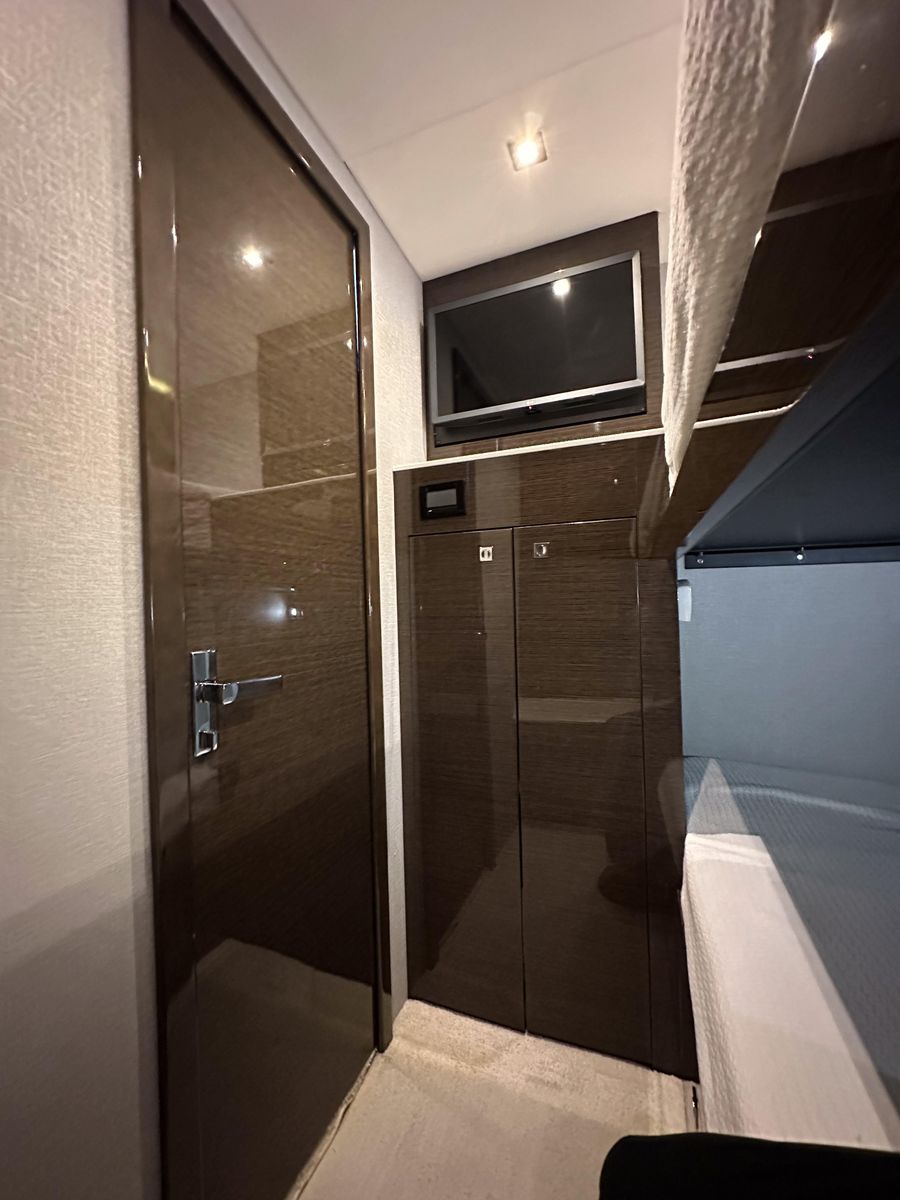 2019 Cruisers Yachts 50 