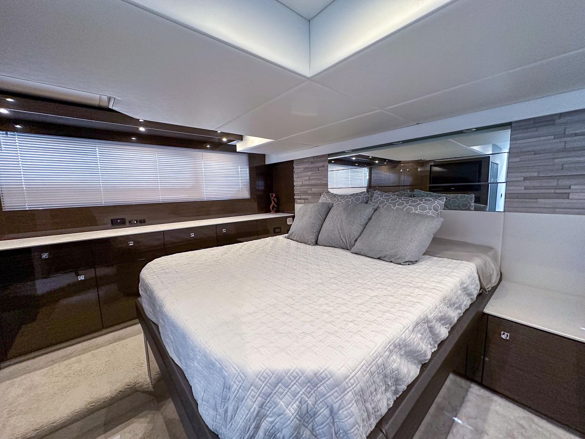 2019 Cruisers Yachts 50 