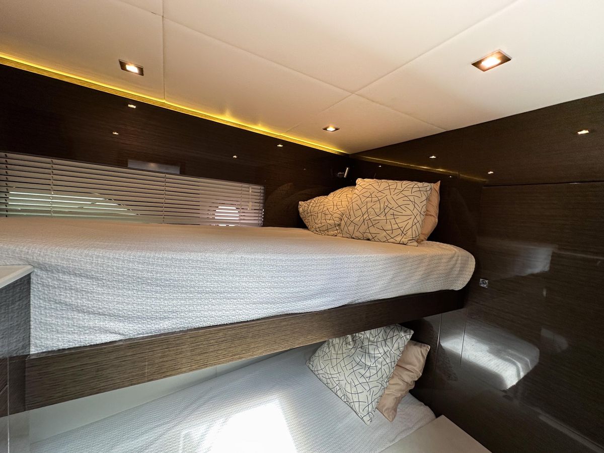 2019 Cruisers Yachts 50 
