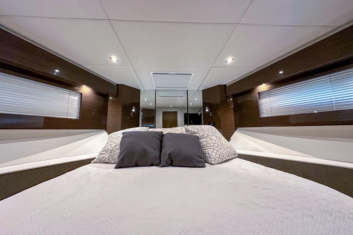 2019 Cruisers Yachts 50 