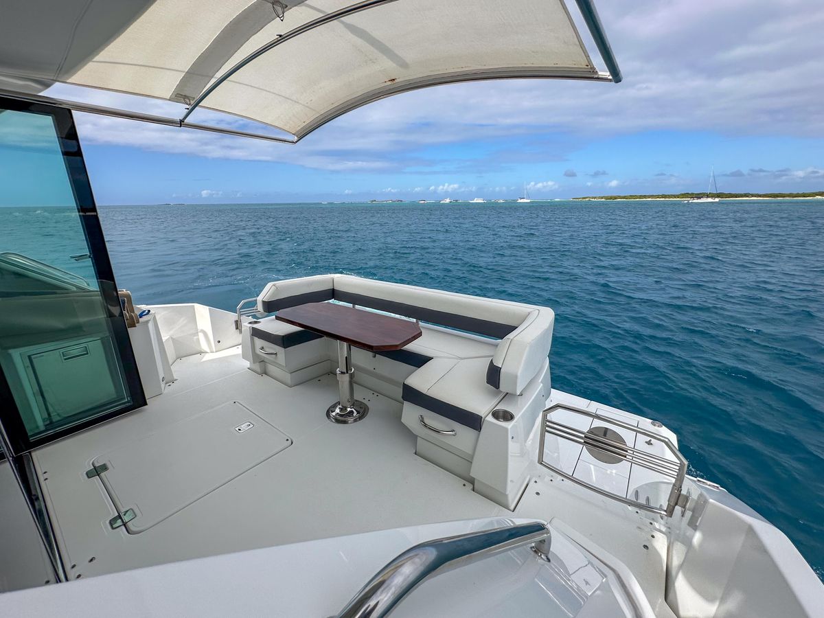 2019 Cruisers Yachts 50 