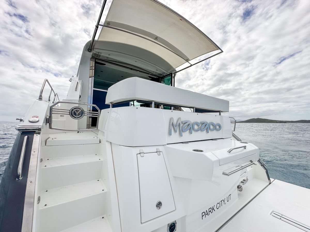 2019 Cruisers Yachts 50 