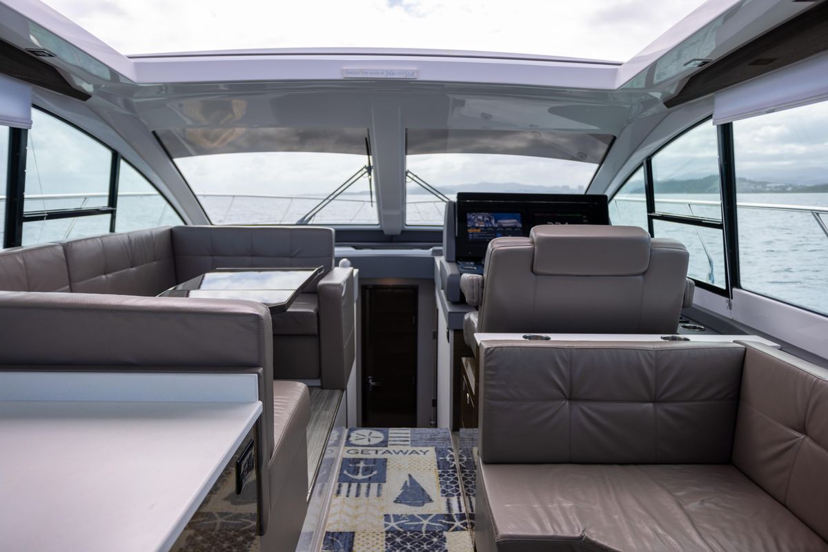 2019 Cruisers Yachts 50 