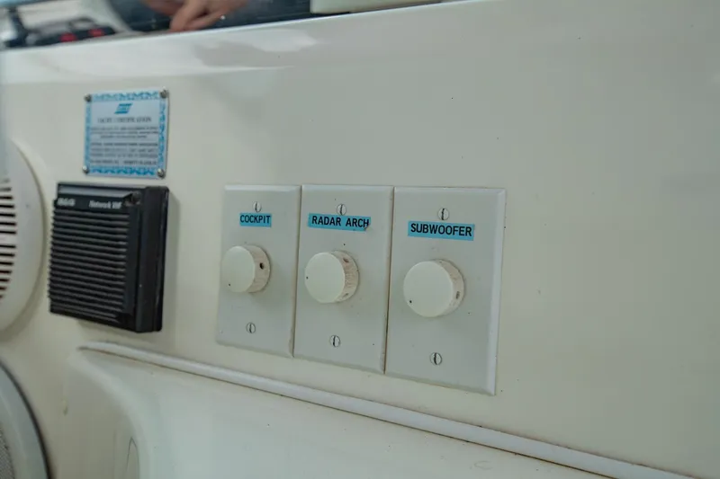 Just The Two Of Us Yacht Photos Pics Control panel on 1997 Sea Ray 400 Sundancer with cockpit, radar arch, and subwoofer knobs.