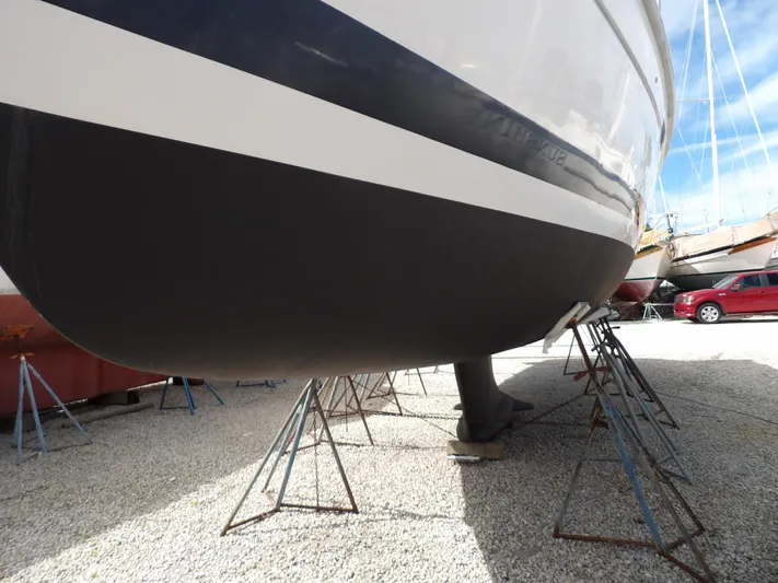 Summer Breeze Yacht Photos Pics Hunter 460 sailboat (2000) on stands in a boatyard.