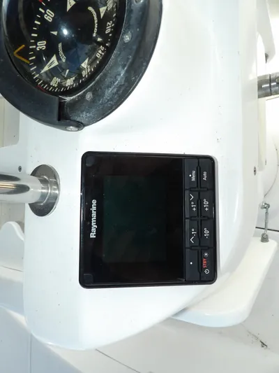 Summer Breeze Yacht Photos Pics 2000 Hunter 460 boat dashboard with Raymarine display and compass.