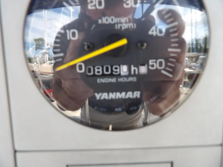Summer Breeze Yacht Photos Pics Close-up of Yanmar engine hour meter on 2000 Hunter 460 sailboat showing 809 hours.