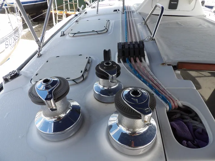 Summer Breeze Yacht Photos Pics Deck of 2000 Hunter 460 sailboat with winches and rope clutches.