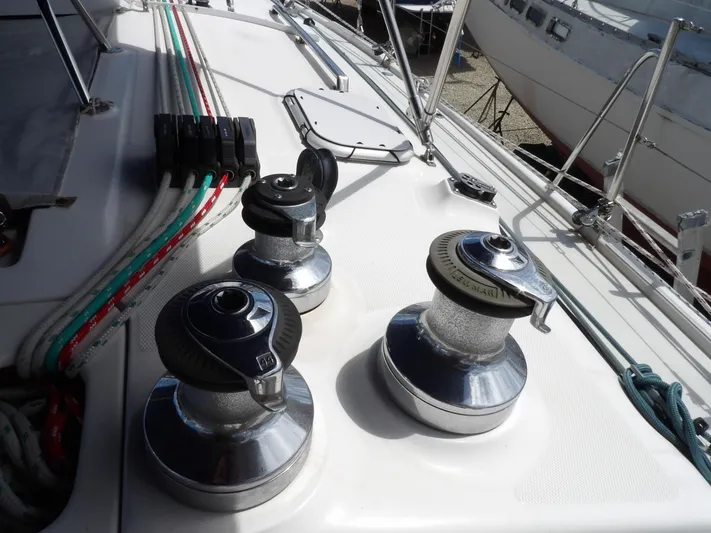 Summer Breeze Yacht Photos Pics Deck of 2000 Hunter 460 sailboat with winches and ropes.