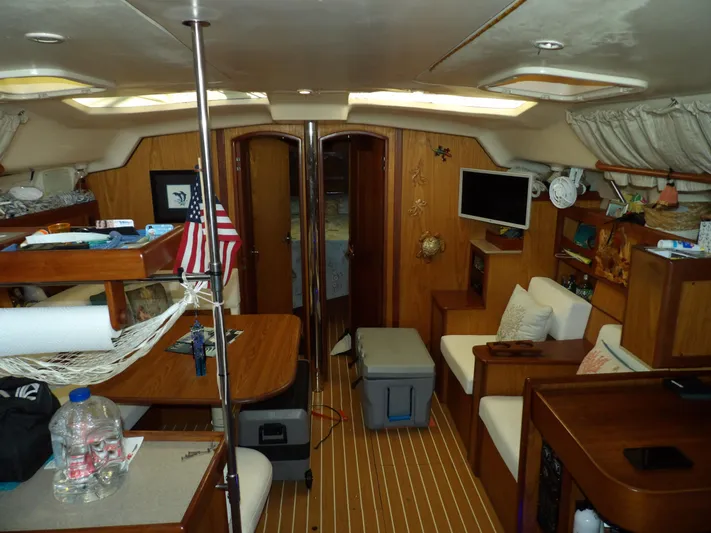 Summer Breeze Yacht Photos Pics Interior of a 2000 Hunter 460 sailboat with wooden furnishings and cozy seating.