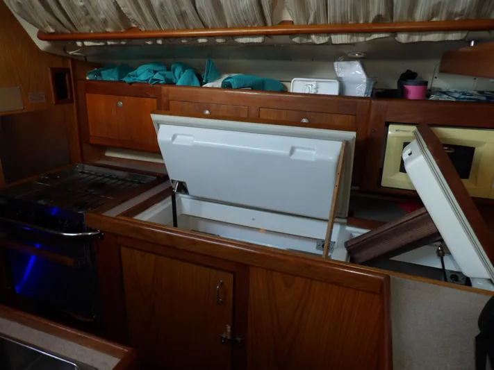 Summer Breeze Yacht Photos Pics 