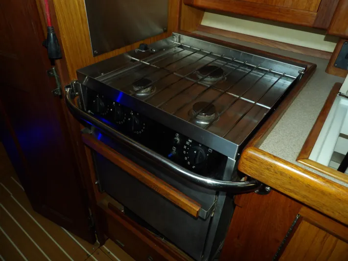 Summer Breeze Yacht Photos Pics 