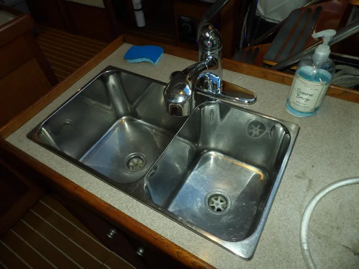 Summer Breeze Yacht Photos Pics 